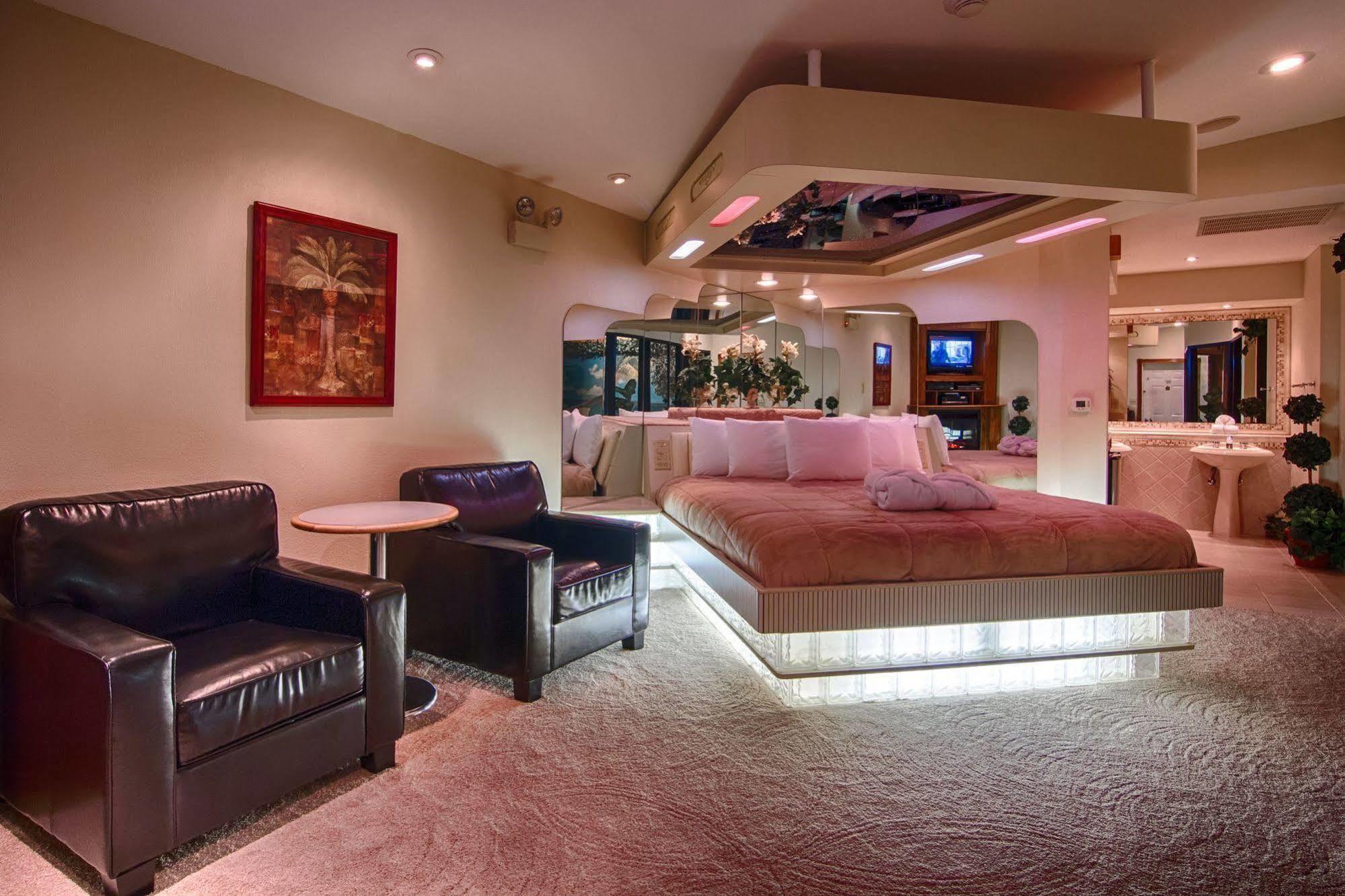 Sybaris Pool Suites - อินเดียนาโพลิส ภายนอก รูปภาพ